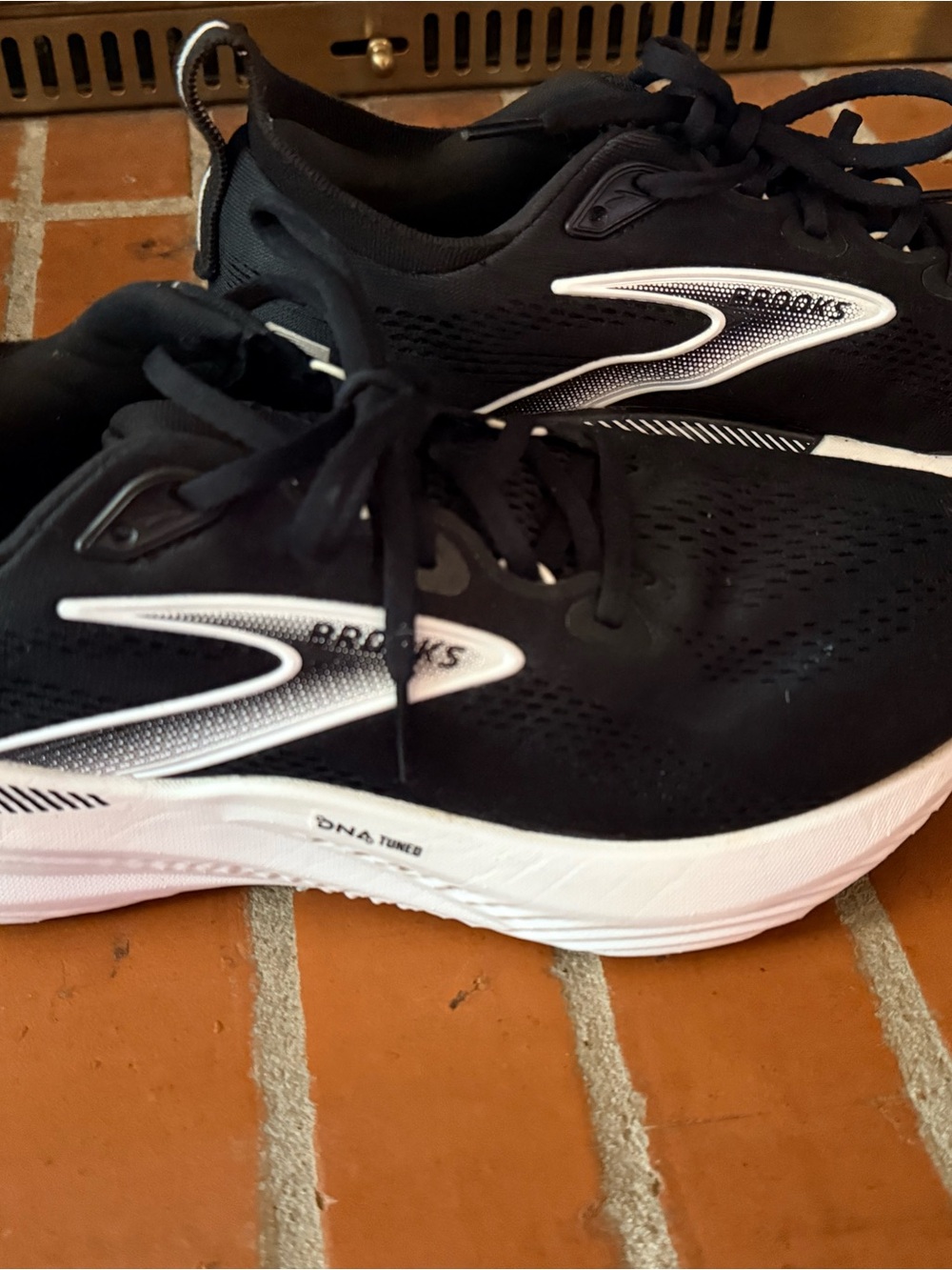 Brooks Glycerin GTS 22 Men’s Size 10 D Black White Running Shoes 1204351B090